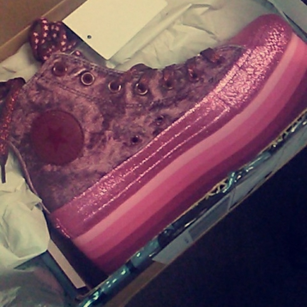 Miley Cyrus platform converse